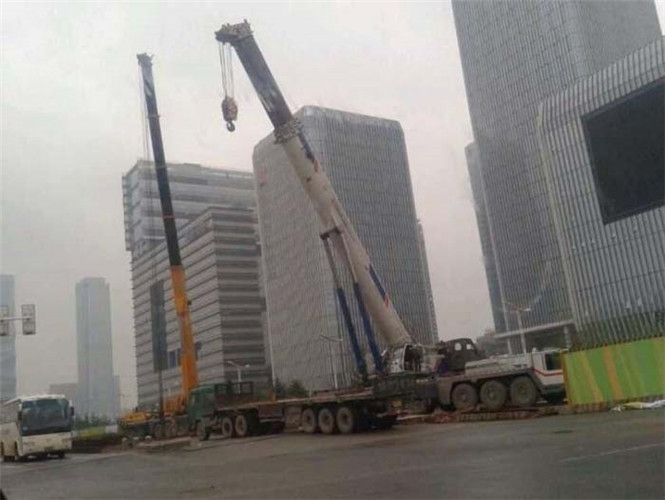 建水县“自动找平”—— 吊车的 “平地神器” 技术