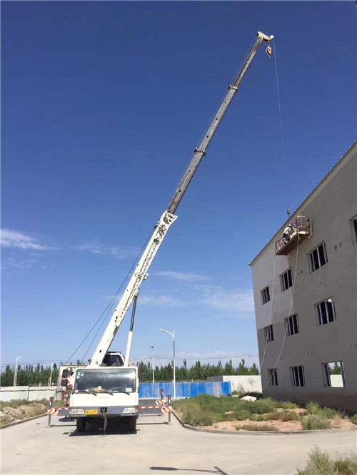 建水县“轻装强干”—— 吊车的 “轻量化臂架” 技术